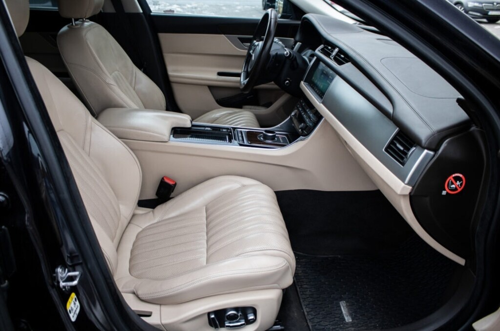 Jaguar XF 177kW (2017) - 17