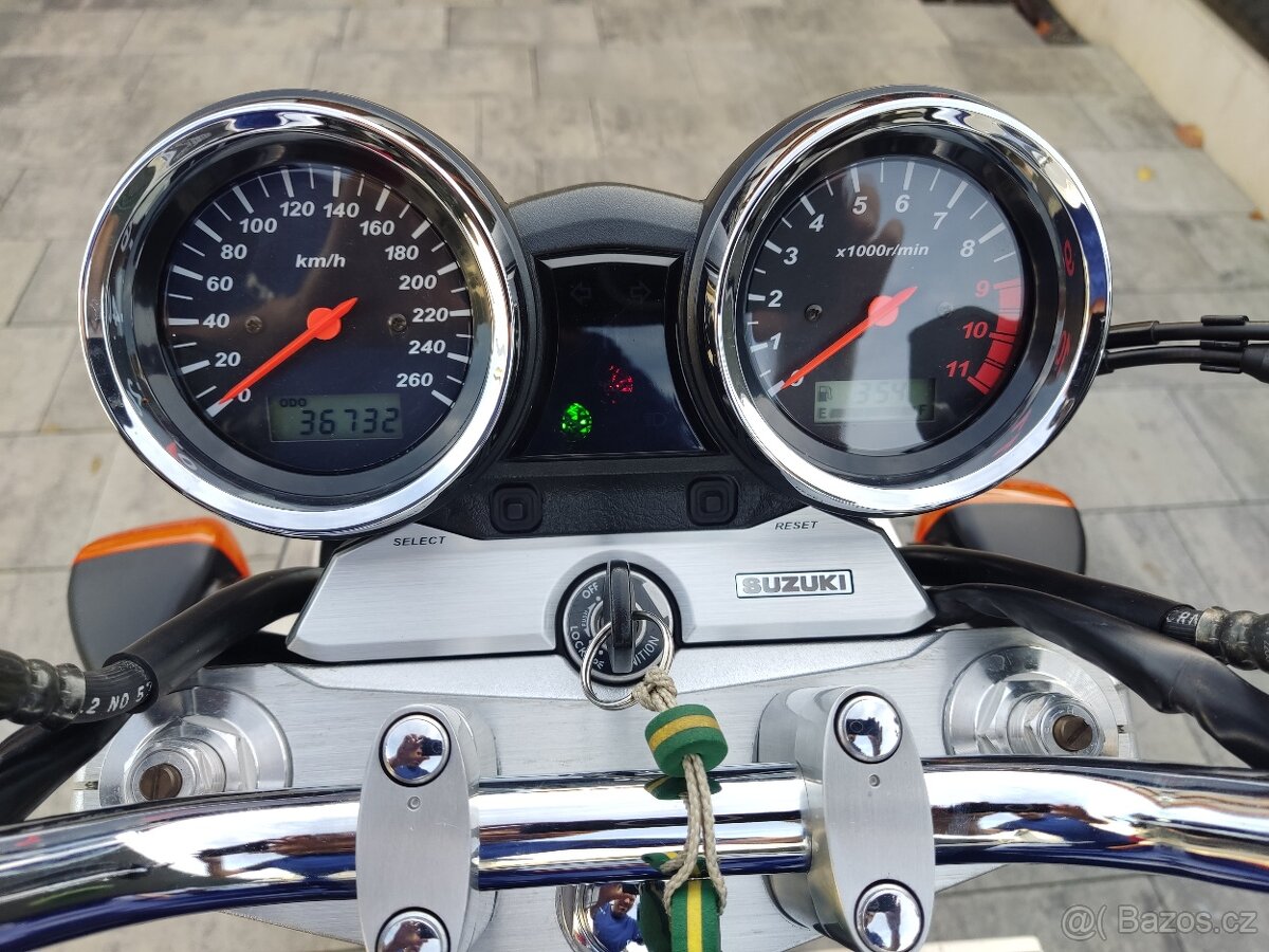 Suzuki GSX 1400 - 17