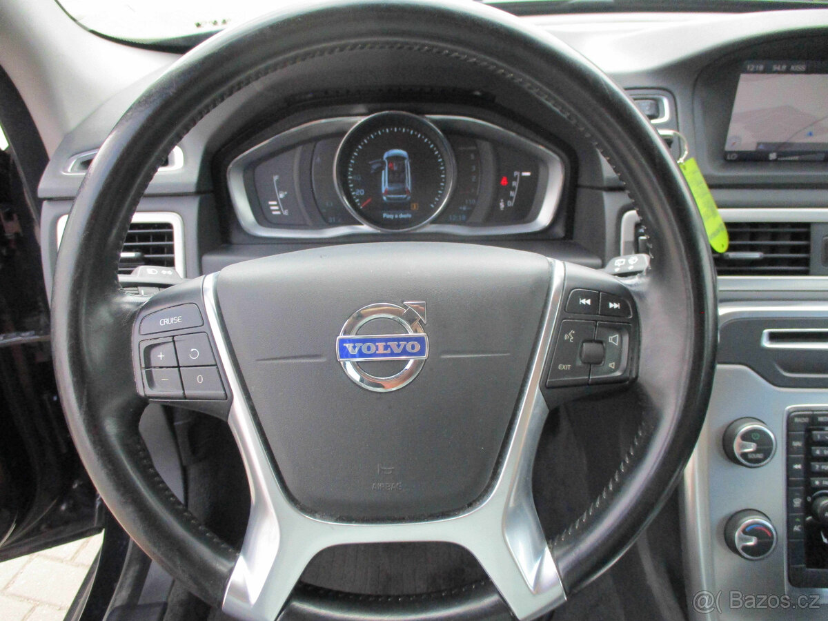 VOLVO XC70 2,4D 133kw Geartronic Momentum AWD 2015 - 17