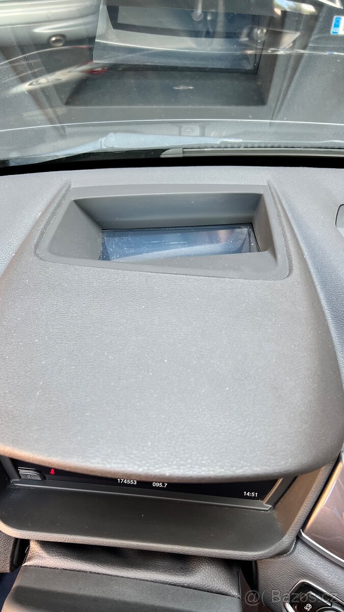 BMW X1, 2.0i sDrive, benzín, 141kw, 2019, Servis BMW - 17