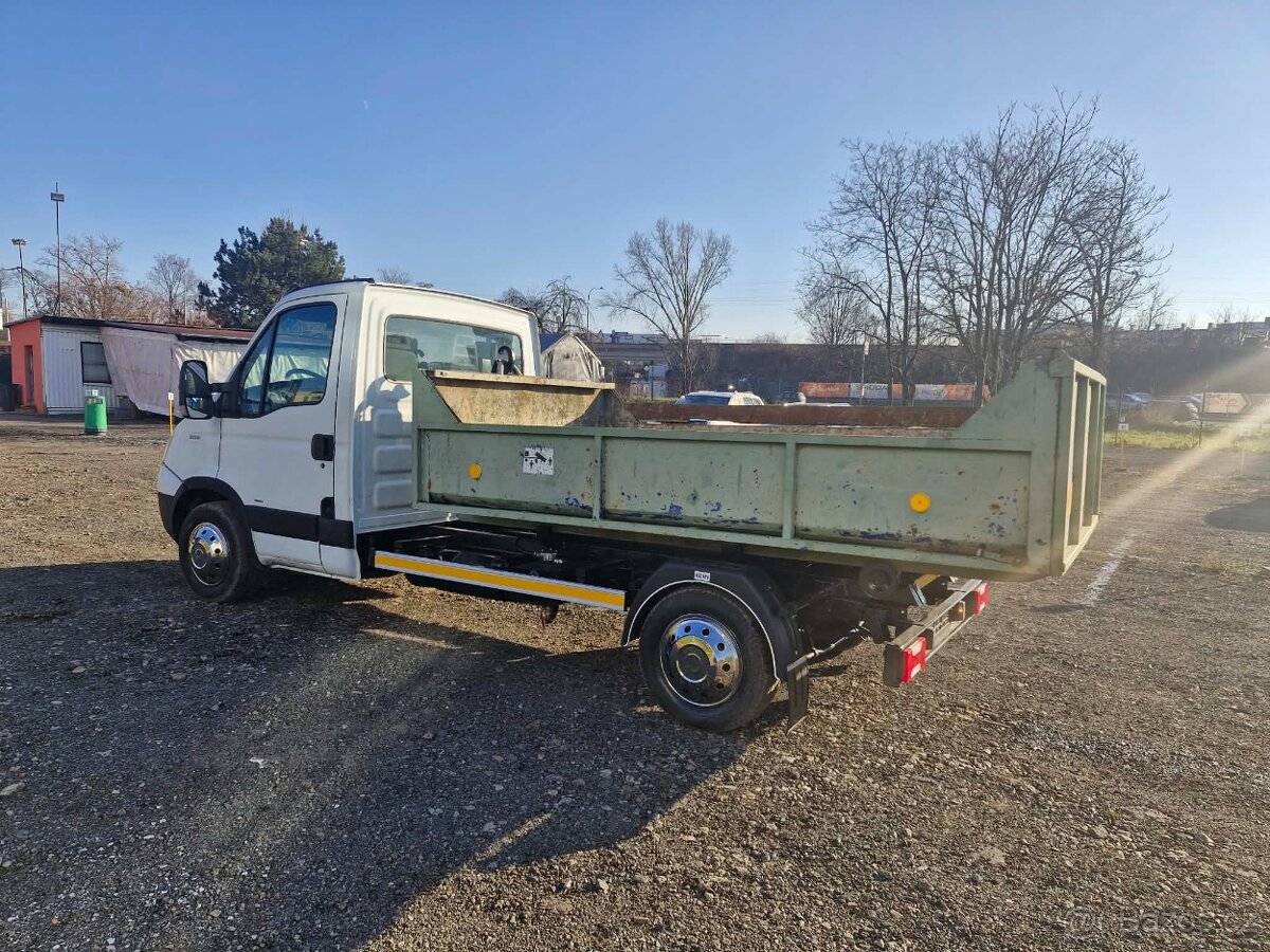 Kontejner Iveco do 3,5 t najeto - 340.000 km - 17