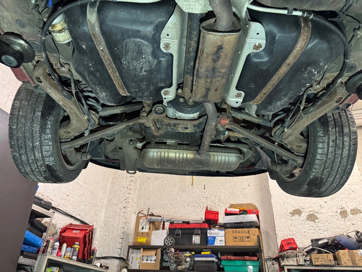 Volkswagen Golf 2.3 v5 4Motion - 17