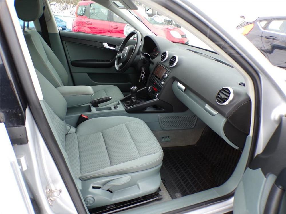 Audi A3 1,6 TDI SPORTBACK,XENONY - 17