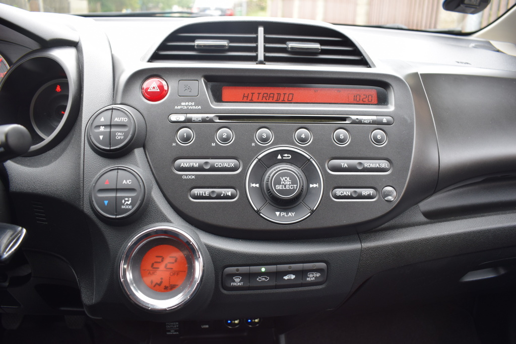 Honda Jazz 1.4i-VTEC 73kW, 1.majitel, SERVISKA, rok 2013 - 17