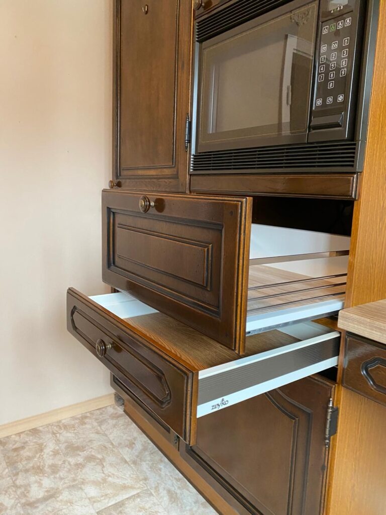 Kuchyňská linka se spotřebiči dovezena z Německa - 17