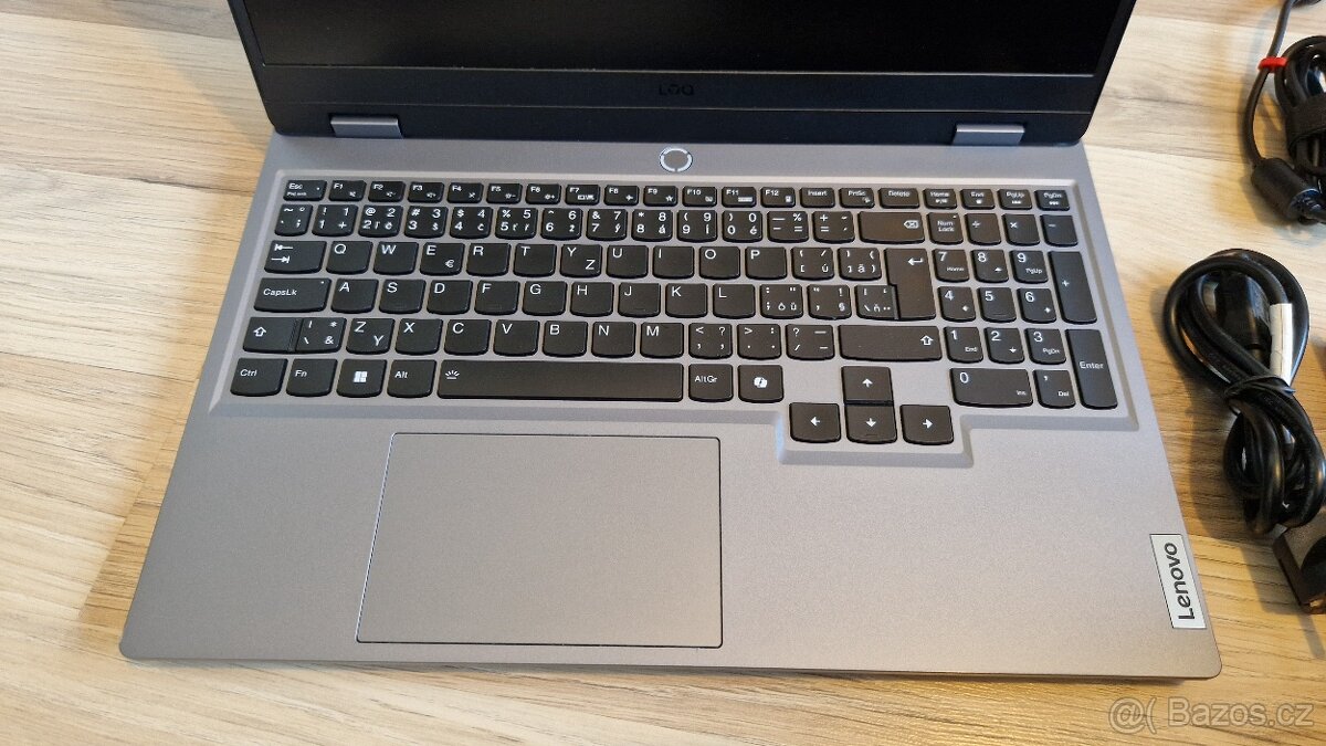 Lenovo LOQ 15IAX9 i5 - 12450HX - 17