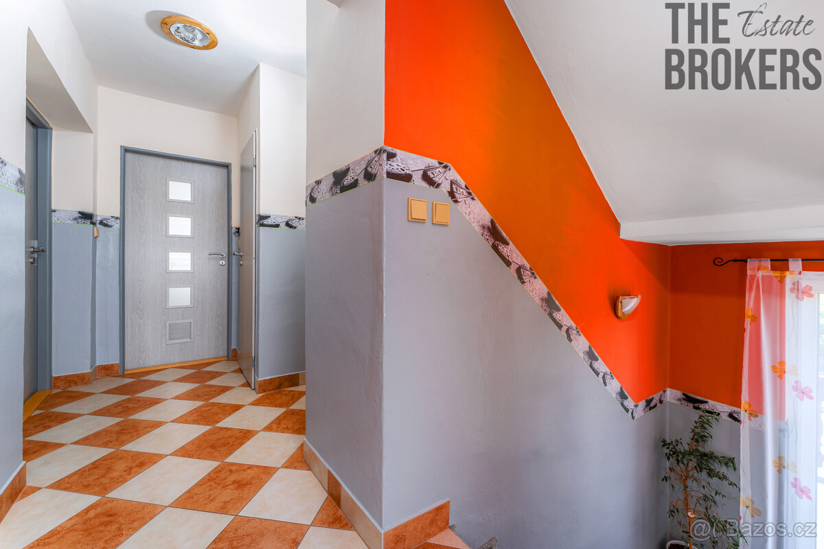 Prodej rodinného domu, celková užitná plocha 187 m², pozemek - 17