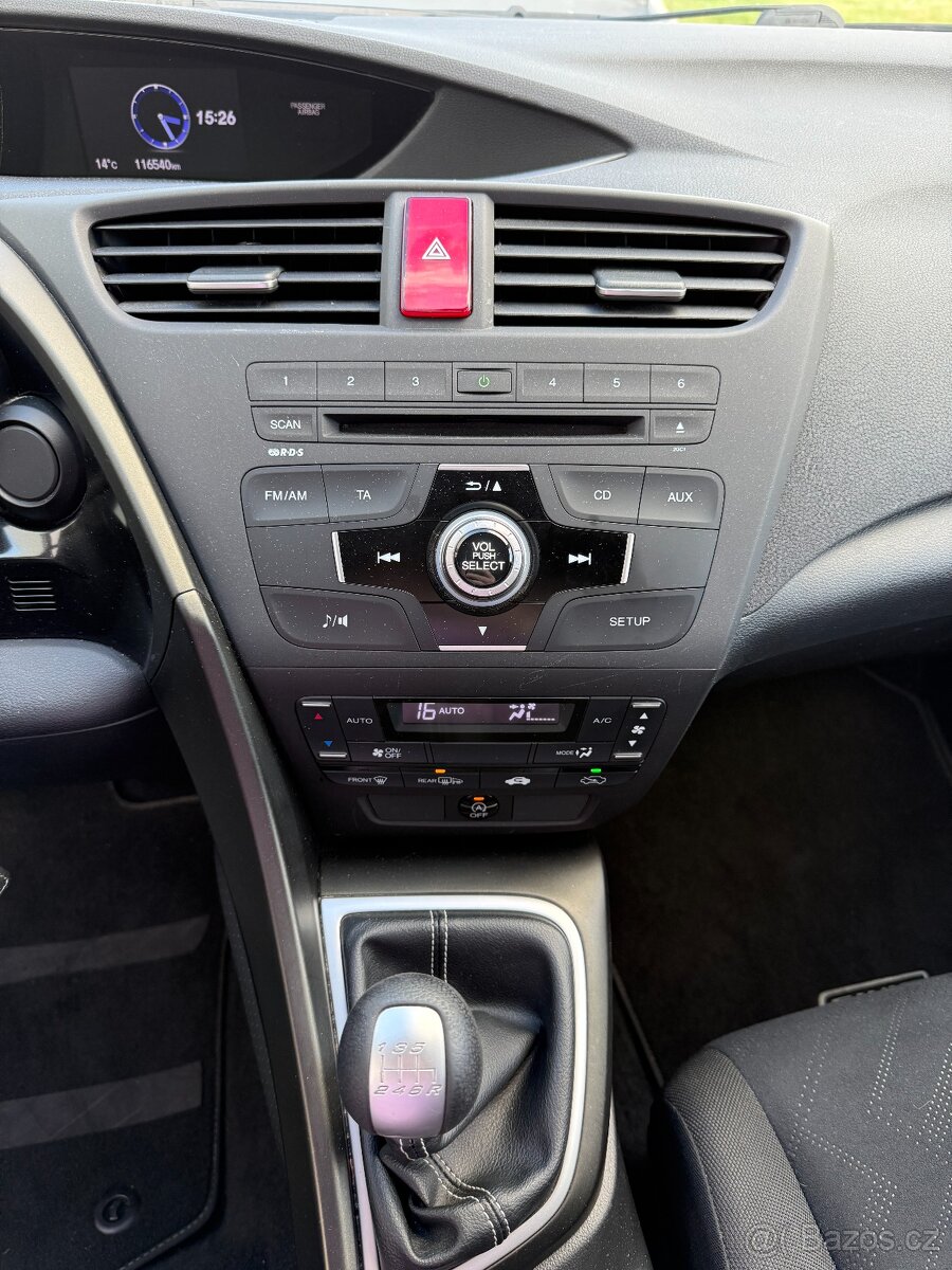 Honda Civic 1.8 i-VTEC 104 kW, jen 116.540 km, rok 2012 - 17