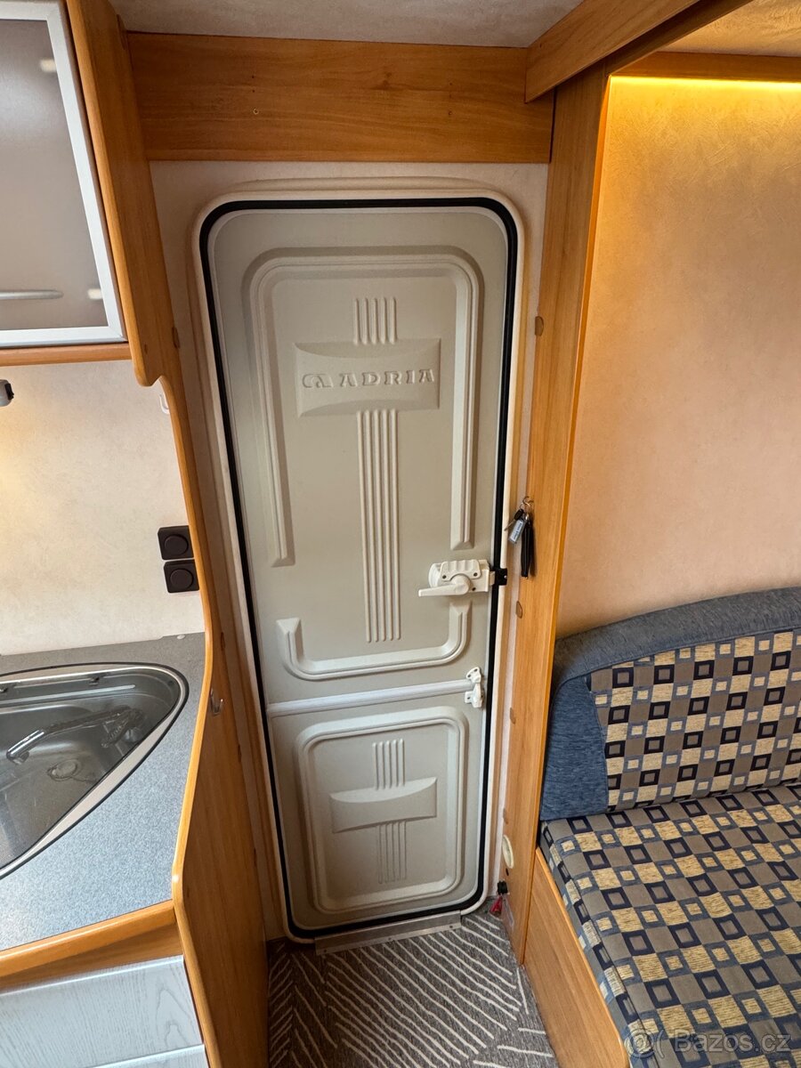 Adria Adora 462 s MOVEREM, stanem a nosičem kol - 17