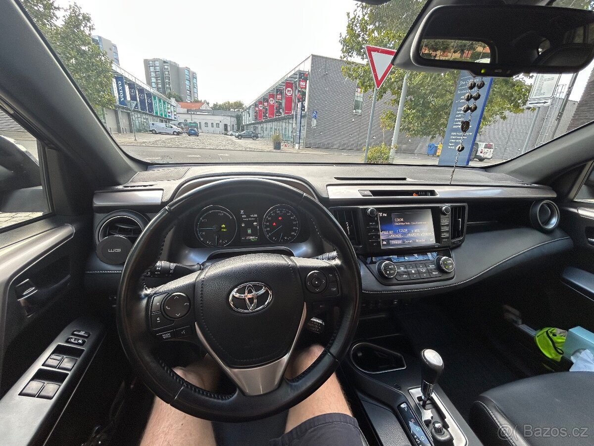 Toyota RAV4 Hybrid - číst celé - 17