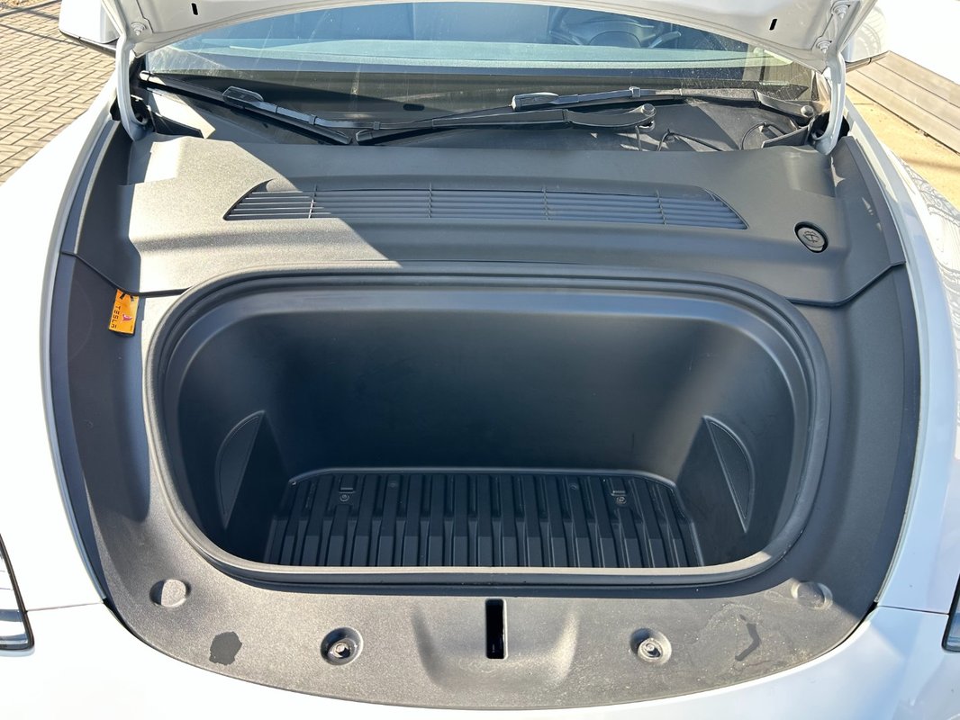 Tesla Model Y LR AWD 64 tis.km - 17