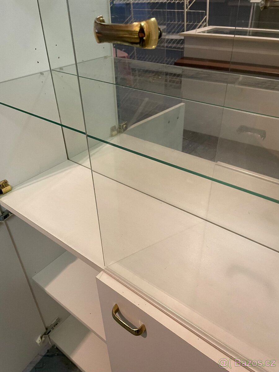 Kovové regály vybavení prodejny - 17