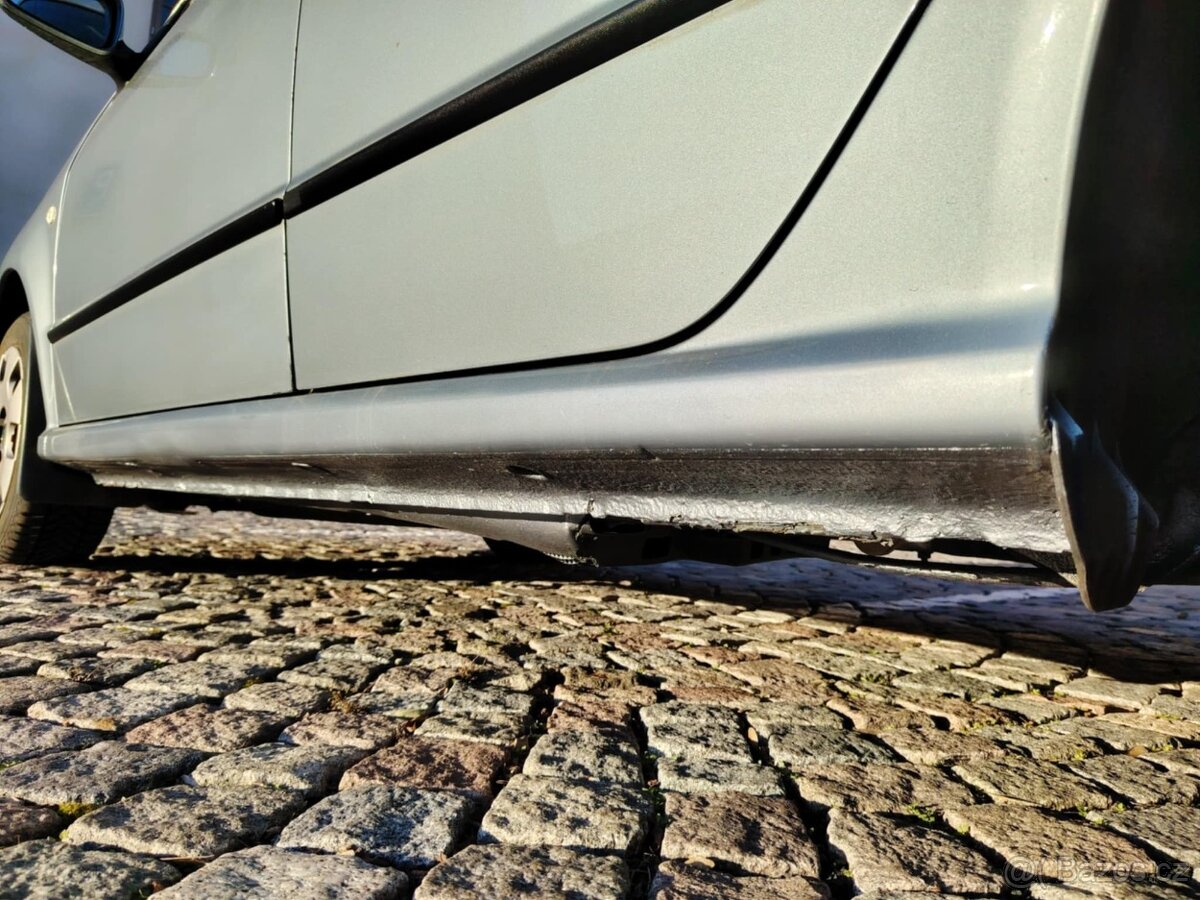 prodám Škodu Fabii kombi 1.4 16V 55kw ,r.v.2004 - 17