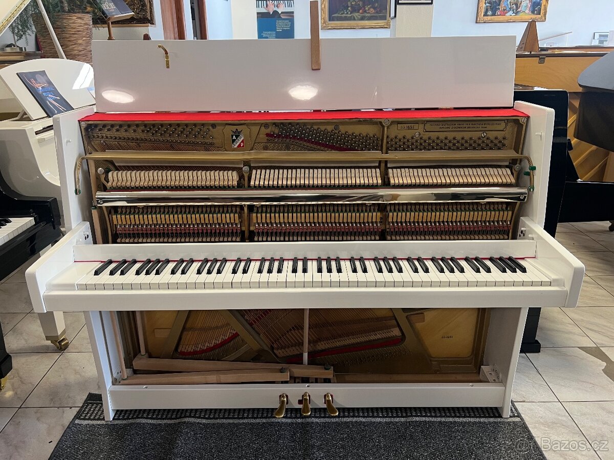 Bílé piano Petrof ve velmi dobrém stavu, PRODÁNO - 17