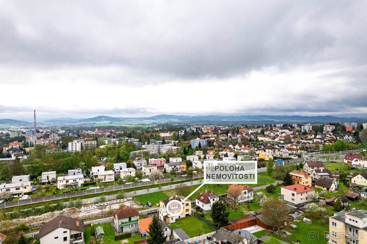 Prodej prostorného rodinného domu s dvěma byty a zahradou - 17