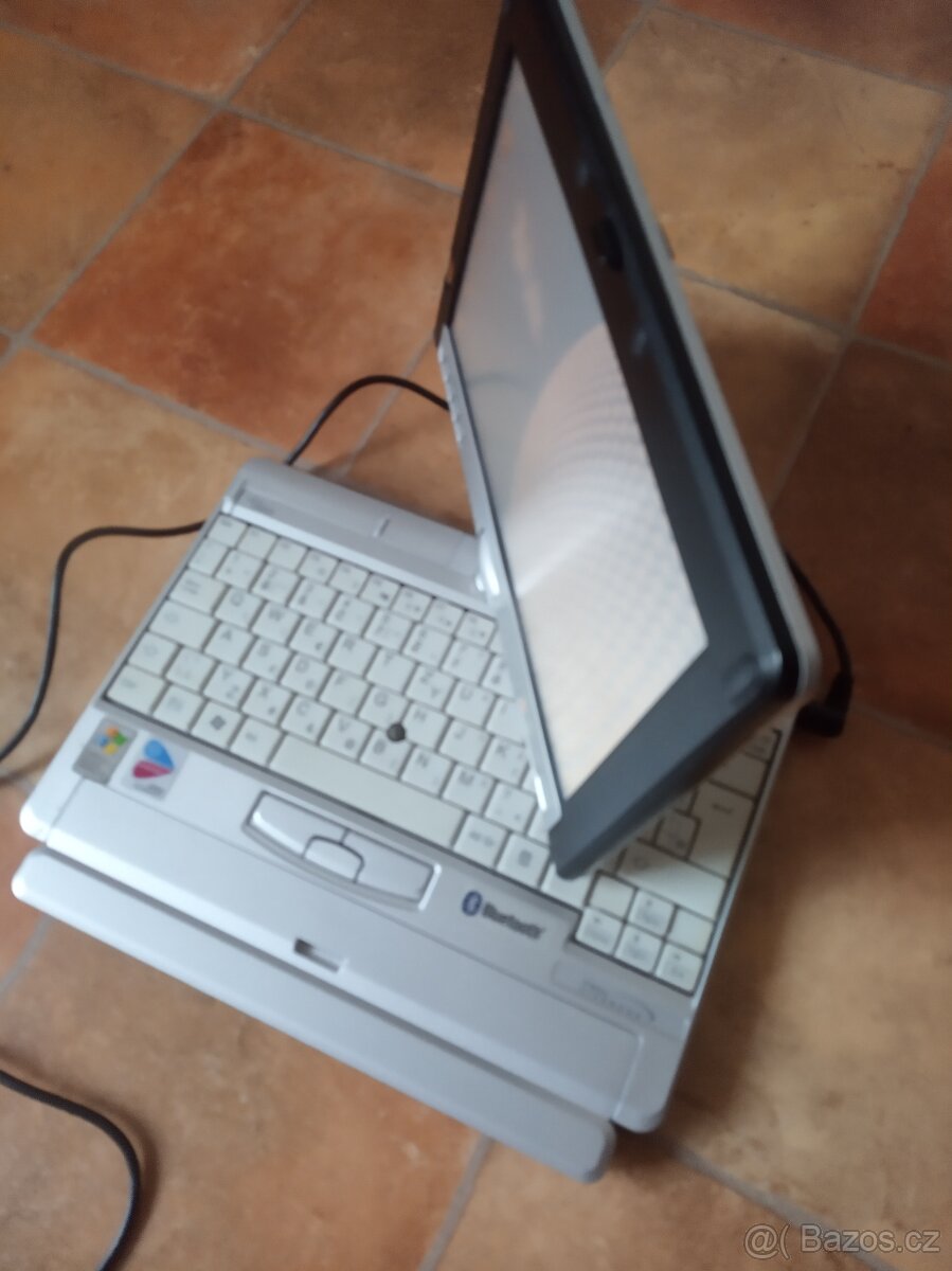 Prodám 2x dotykový mini PC tablet v jednom+led mini dataproj - 17