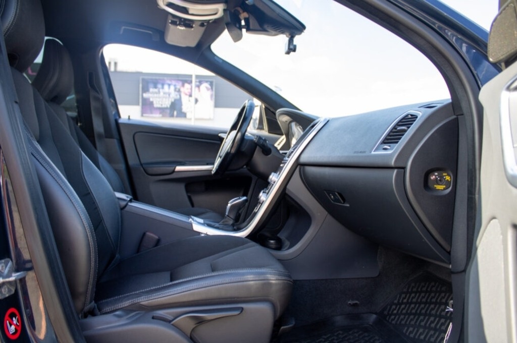 VOLVO XC60 (2015) - 17