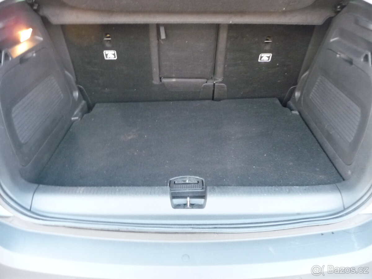 Opel Crossland X 1.2i 81kw Inovation po 1.majiteli - 17