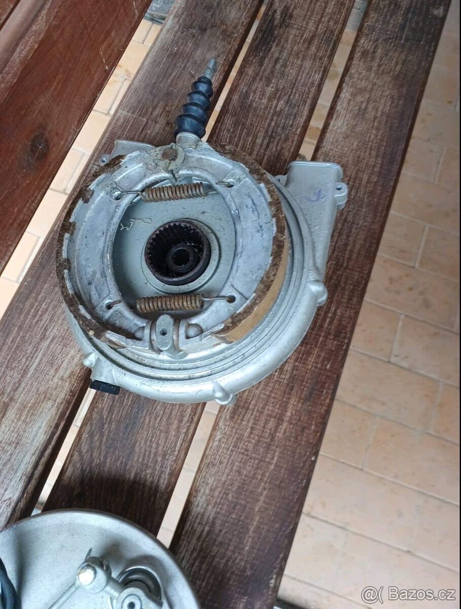 Klíček spínací skříňky rámeček předního světla - 17