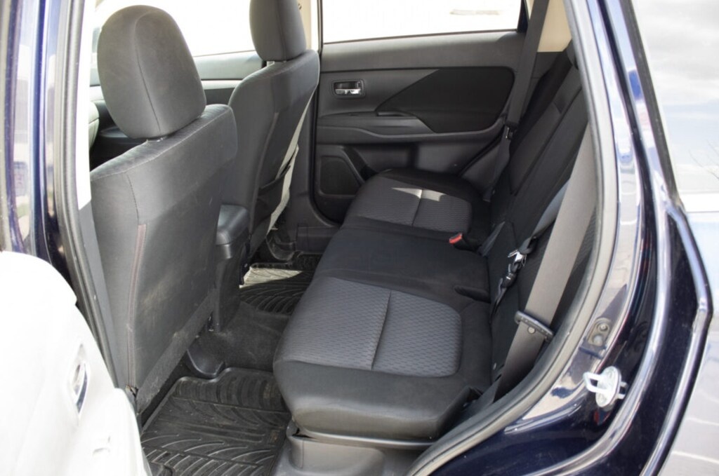 Mitsubishi Outlander z roku 2012 - 17