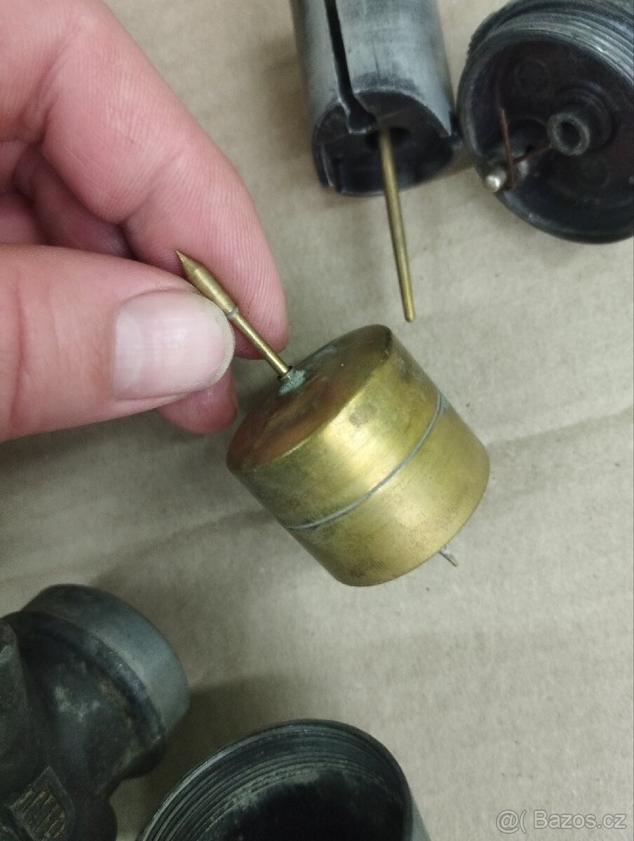 JIKOV ČERNÝ 2424b - 17