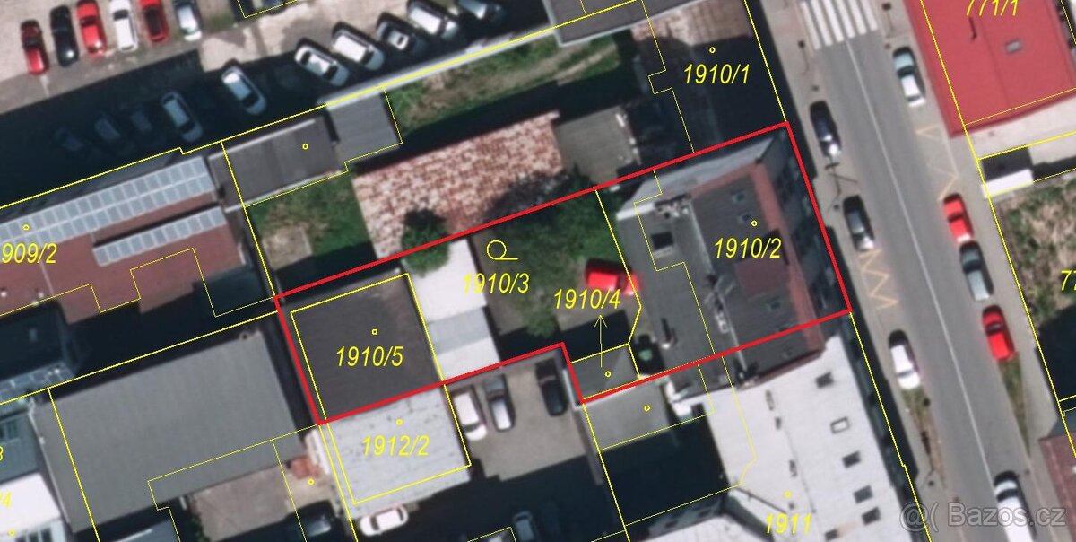 Prodej bytu 4+1 (139m2) s garáží a zahradou, ul. Poděbradov - 17