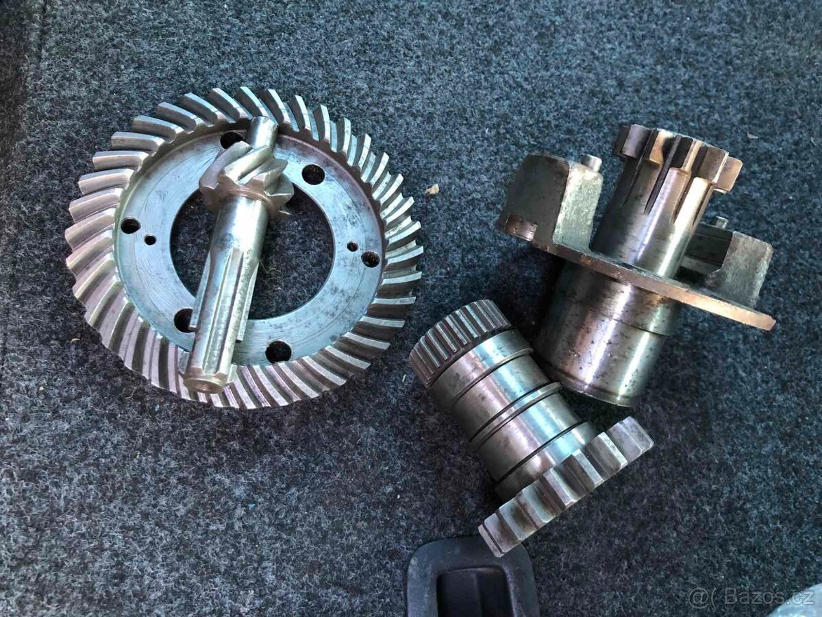 Originální nové náhradní díly z vojenského depozitu spojka - 17