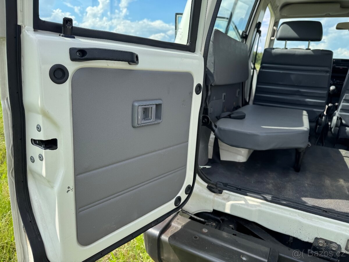 Toyota Land Cruiser 70 3.0 TDI - 17