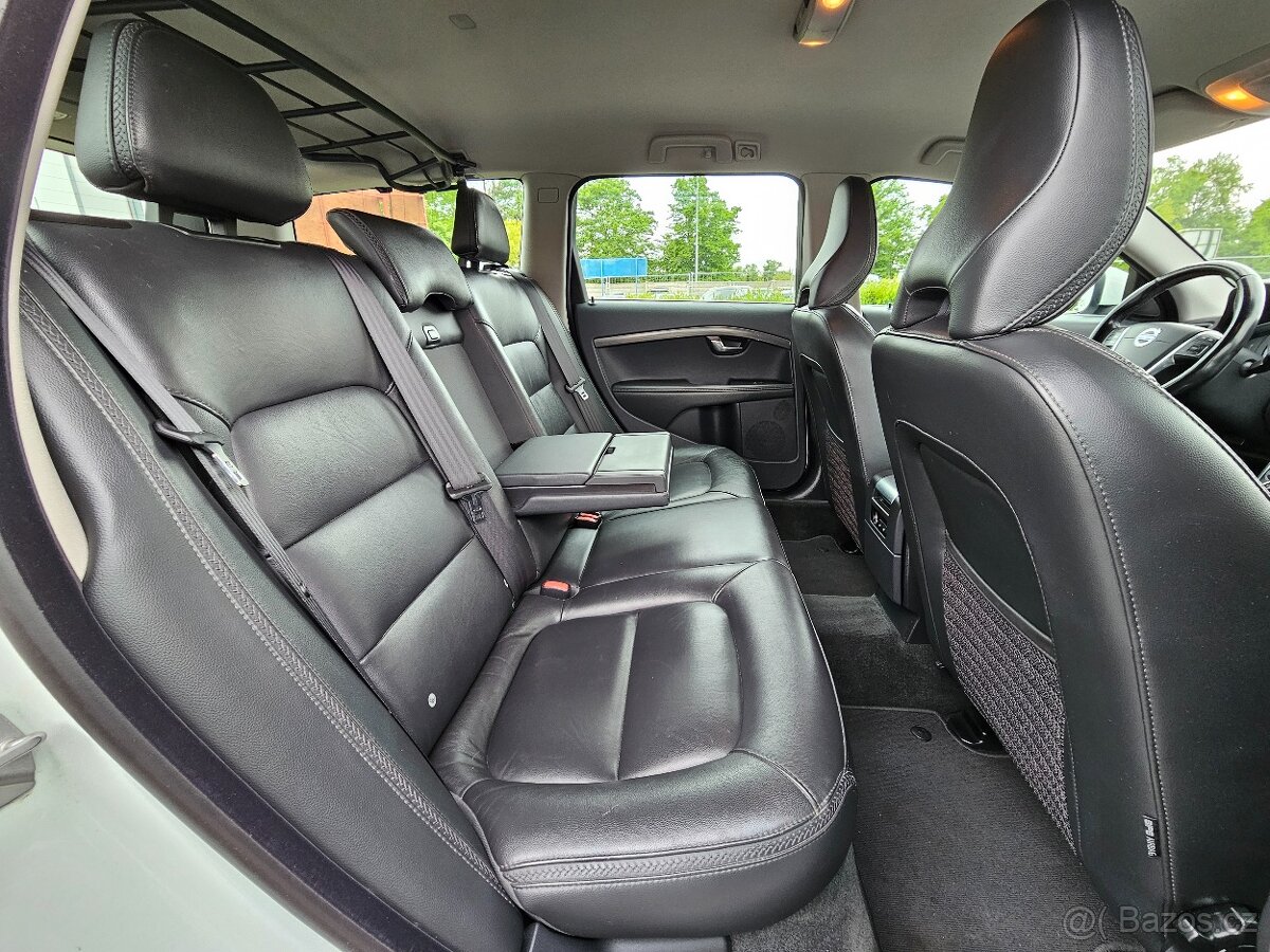 VOLVO XC70 2016 2.0D4 133kW SUMMUM,TEMPOMAT,VÝHŘEVY,SERVISKA - 17