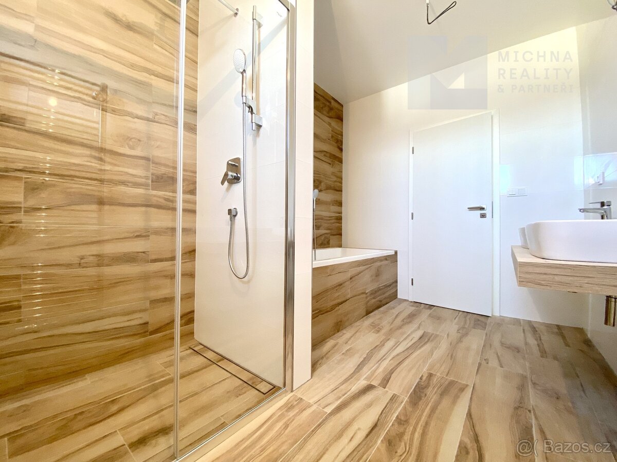 Prodej rodinného domu 5+kk, 165 m², Pozemek 451 m², Garáž - 17