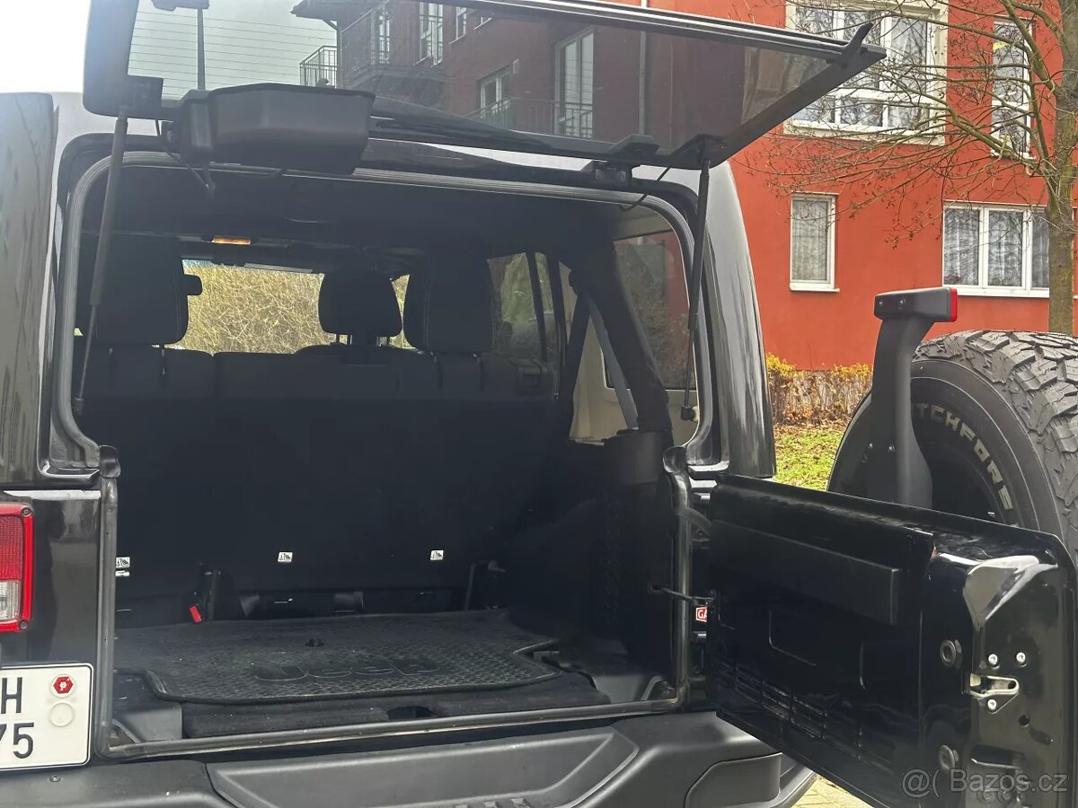 Jeep Wrangler Sahara 3.6 V6 Unlimited 4x4 Kůže Navi 2018 - 17
