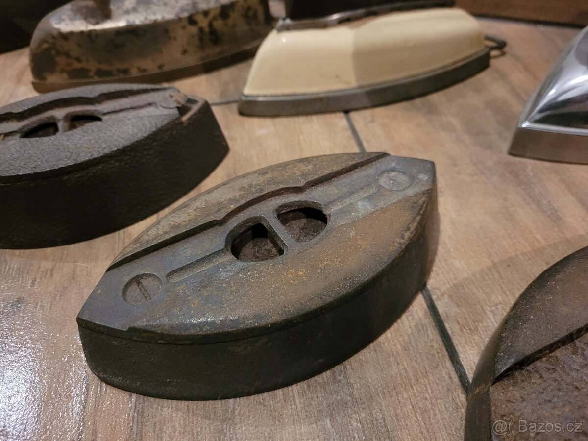 sbírka starožitných žehliček - 17