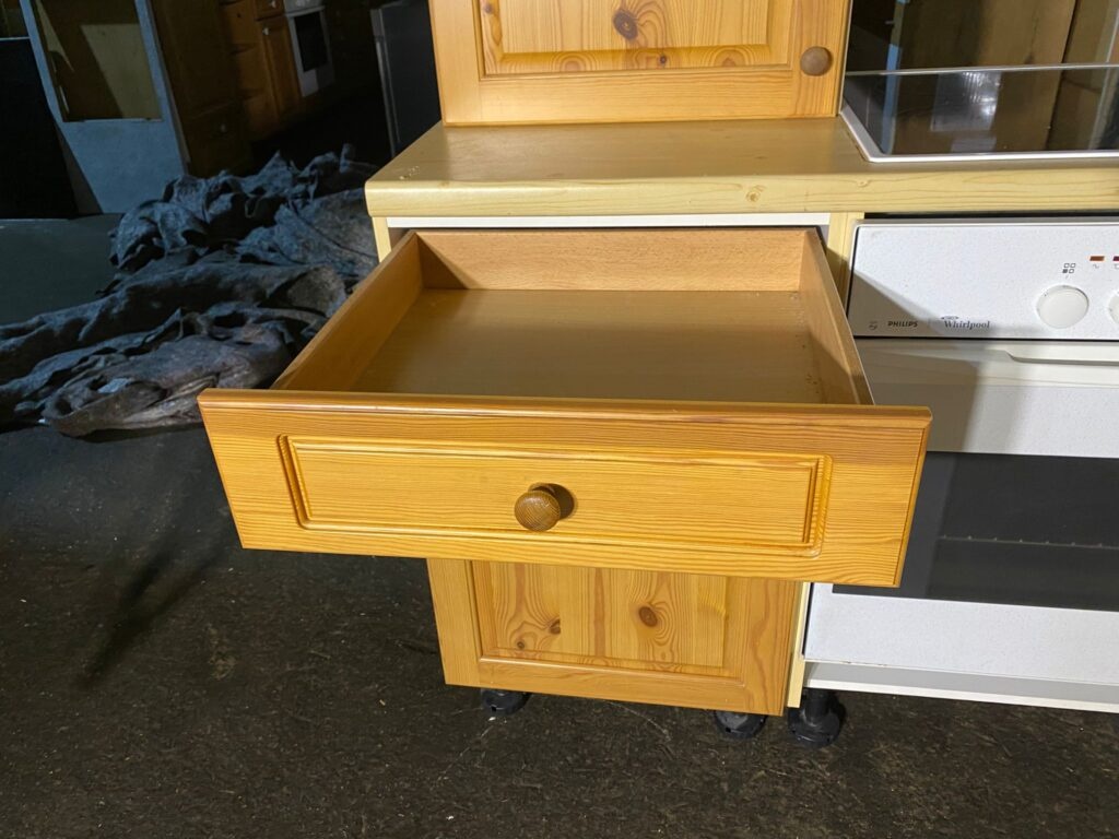 Kuchyňská linka se spotřebiči dovezena z Německa - 17