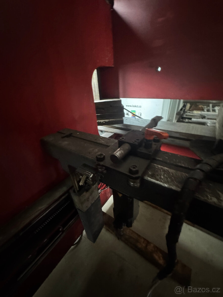 Ohraňovací lis HOL 160/3150 - 17