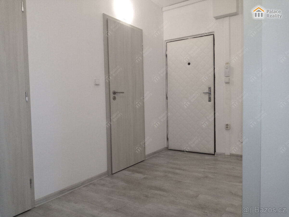 Pronájem moderního bytu 3+1 s lodžií v Jičíně - 17
