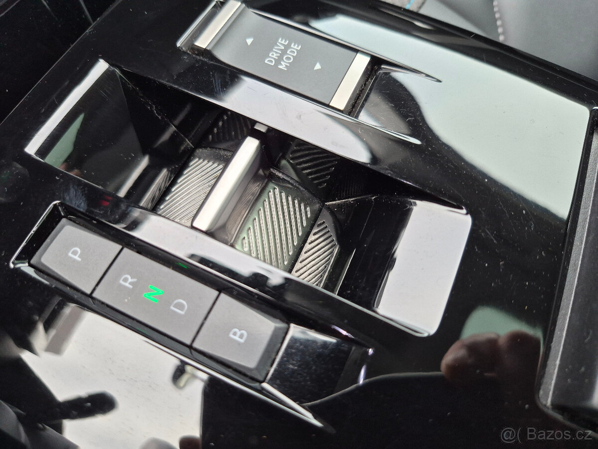 Citroën ë-C4/100kW/SHINE/DPH/NEZÁV.TOPENÍ/PANORAMA - 17