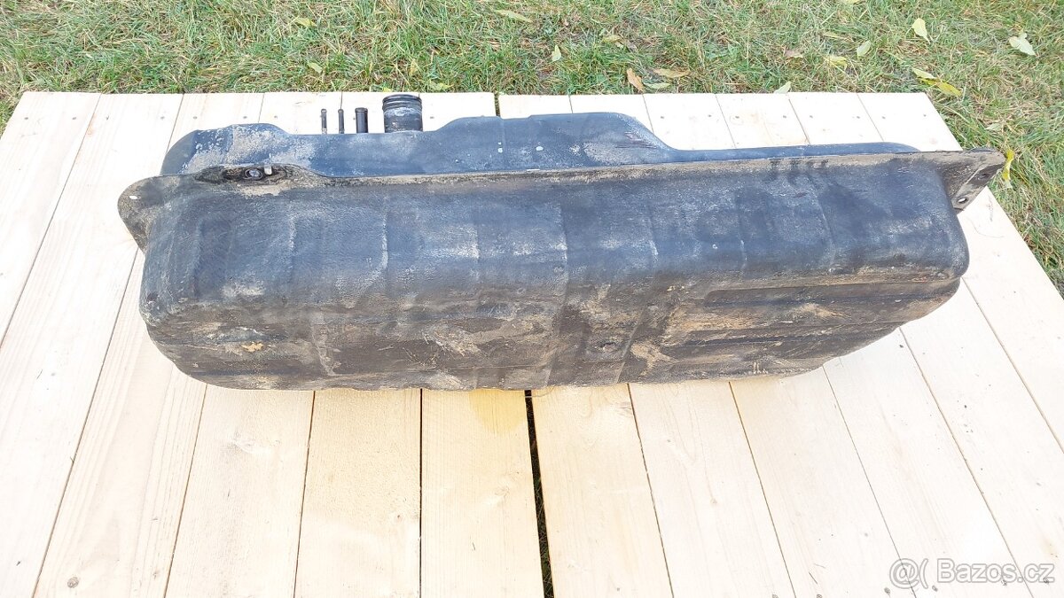 Kia Sportage 1 –Nádrž paliva - 17