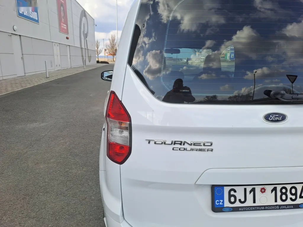 Ford Tourneo Courier - 17