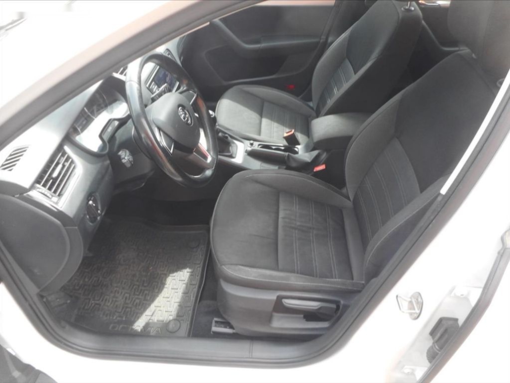 Škoda Octavia,1,6 TDi - 17