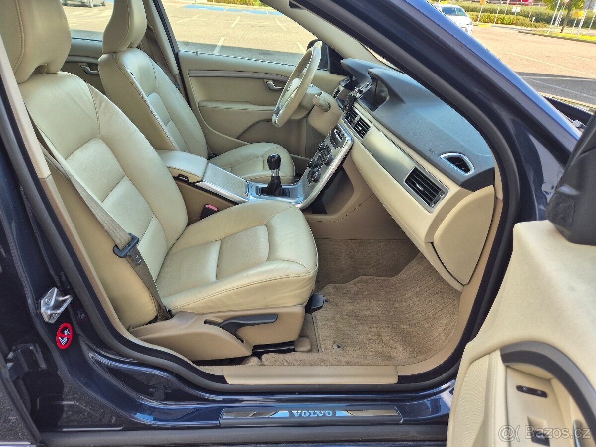 VOLVO S80 D4 120 KW 5-VÁLEC XENON NAVI MANUÁL 1MAJITEL - 17