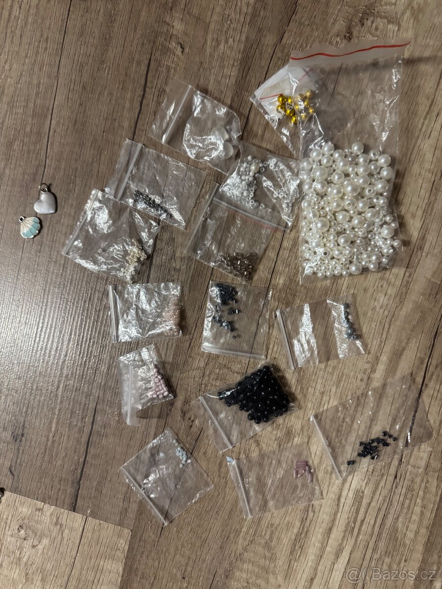 Korálky, náhrdelník, náramky - 17