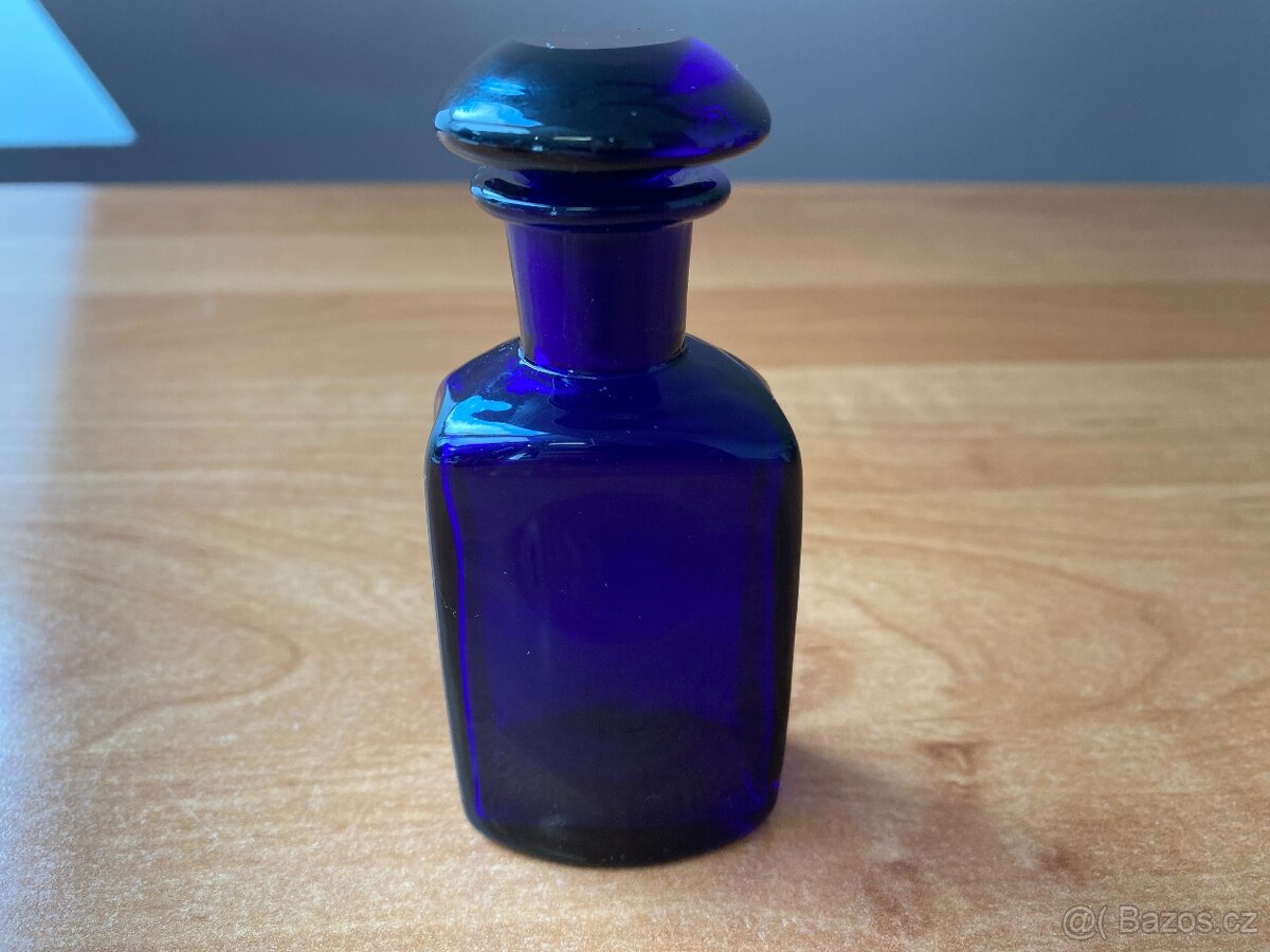 Sběratel nabízí staré lékárenské dózy - 17