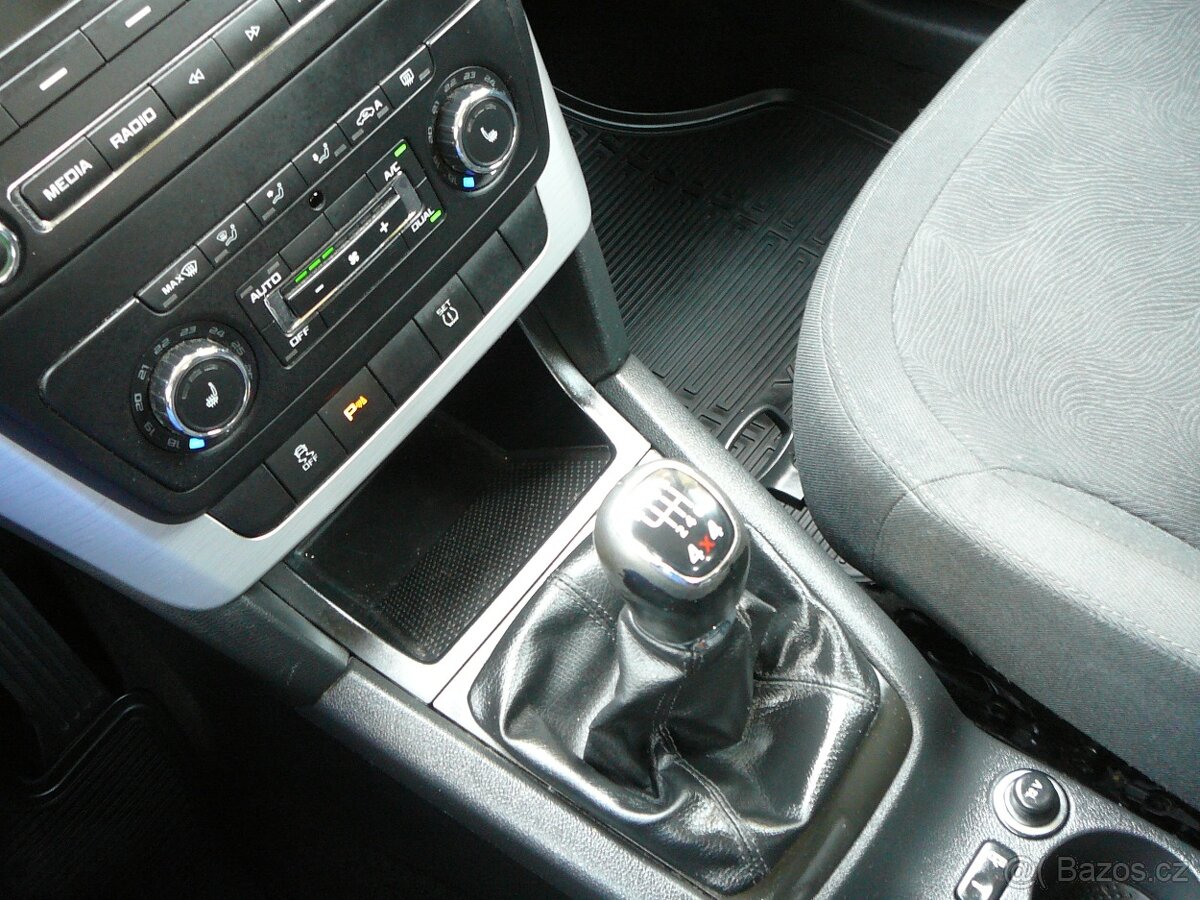 ŠKODA YETI 2.0 TDI 103KW 4x4 CLIMATRONIC OPCPARK VYH.SEDADLA - 17