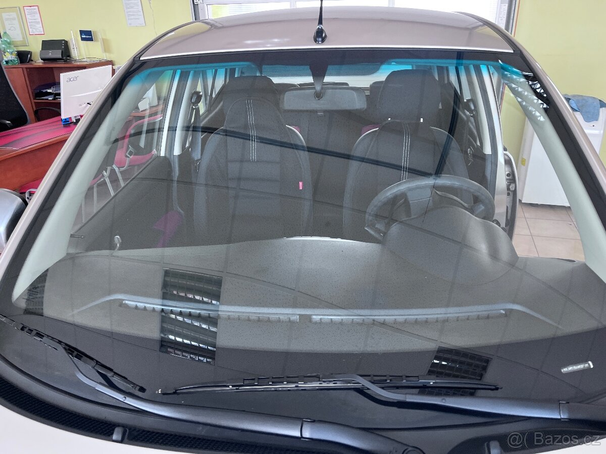 HYUNDAI i 10 1.1 i NAJETO JEN NECELÝCH 47 TIS KM ALU KOLA - 17