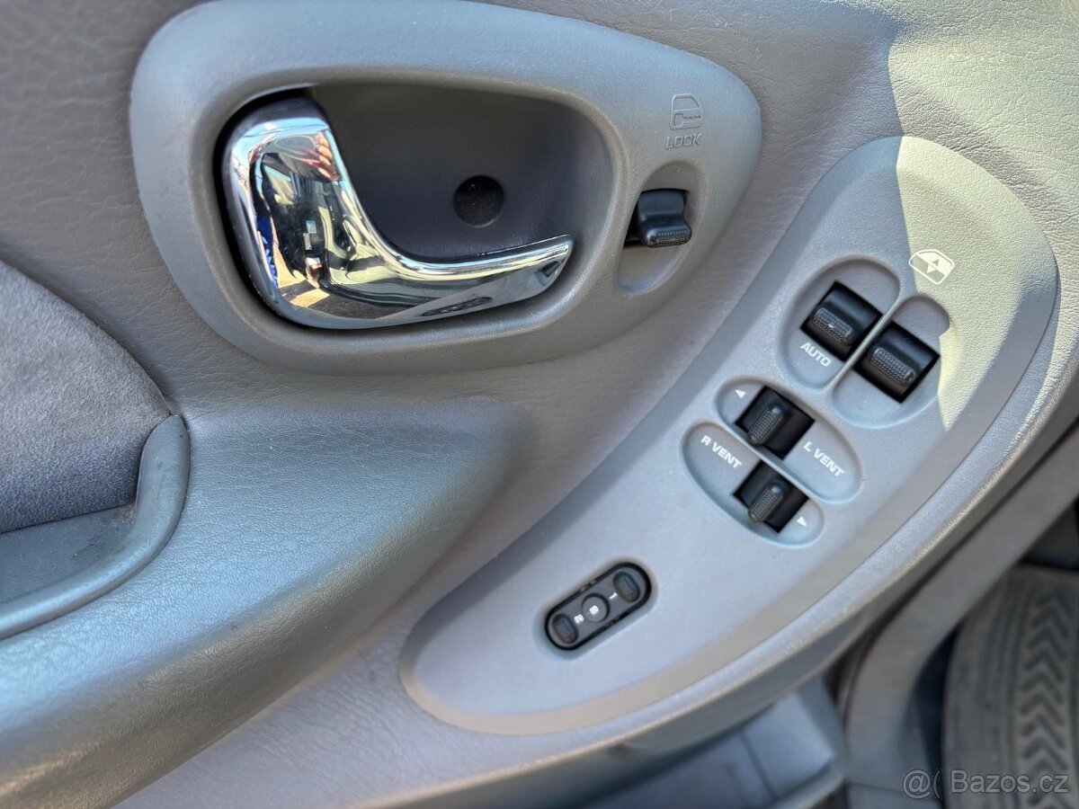 Chrysler Grand Voyager 2.8 CRD Automat 7 Míst - 17