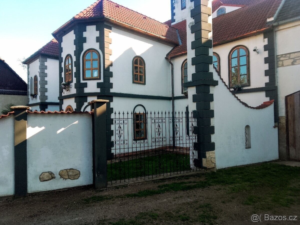 Dům a sklady okr Louny - 17