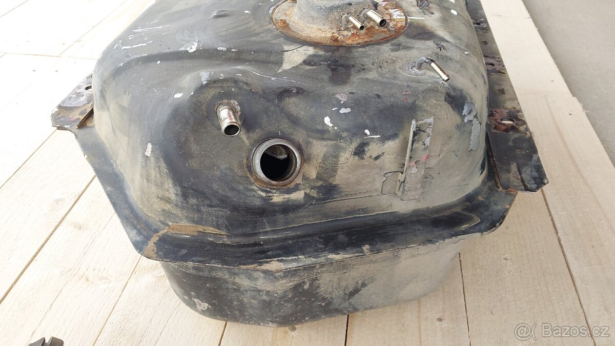 Nissan Patrol Y61 - Nádrž paliva Wagoon - 17