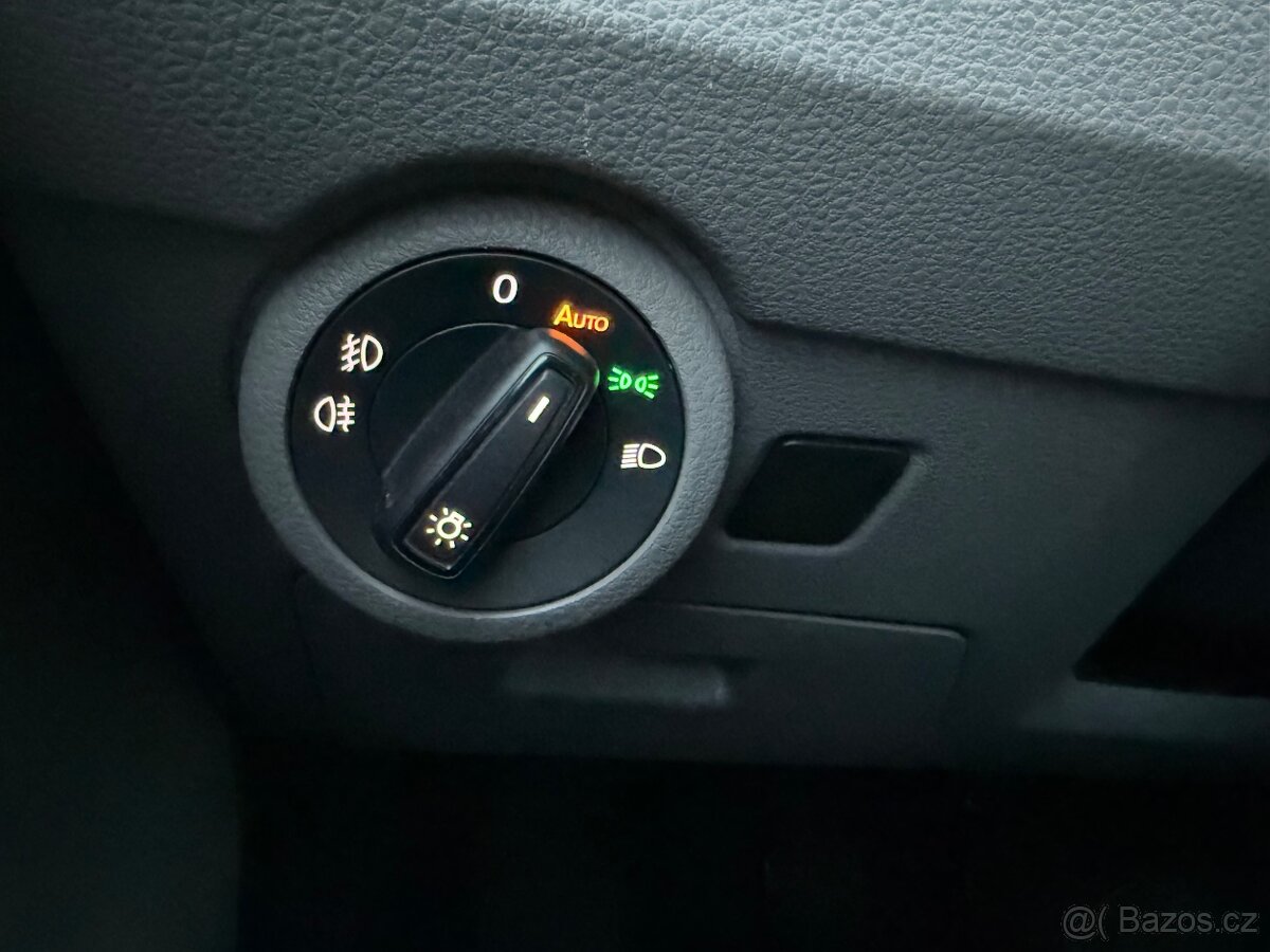 VW Transporter T6.1 ČR DPH 141 tis. km Barva Candy Multivan - 17