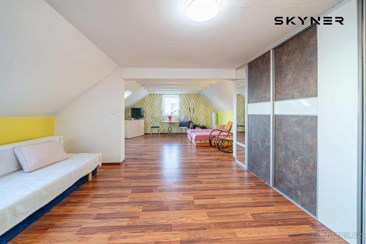 Prodej prostorného rodinného domu – ideální i pro vícegenera - 17