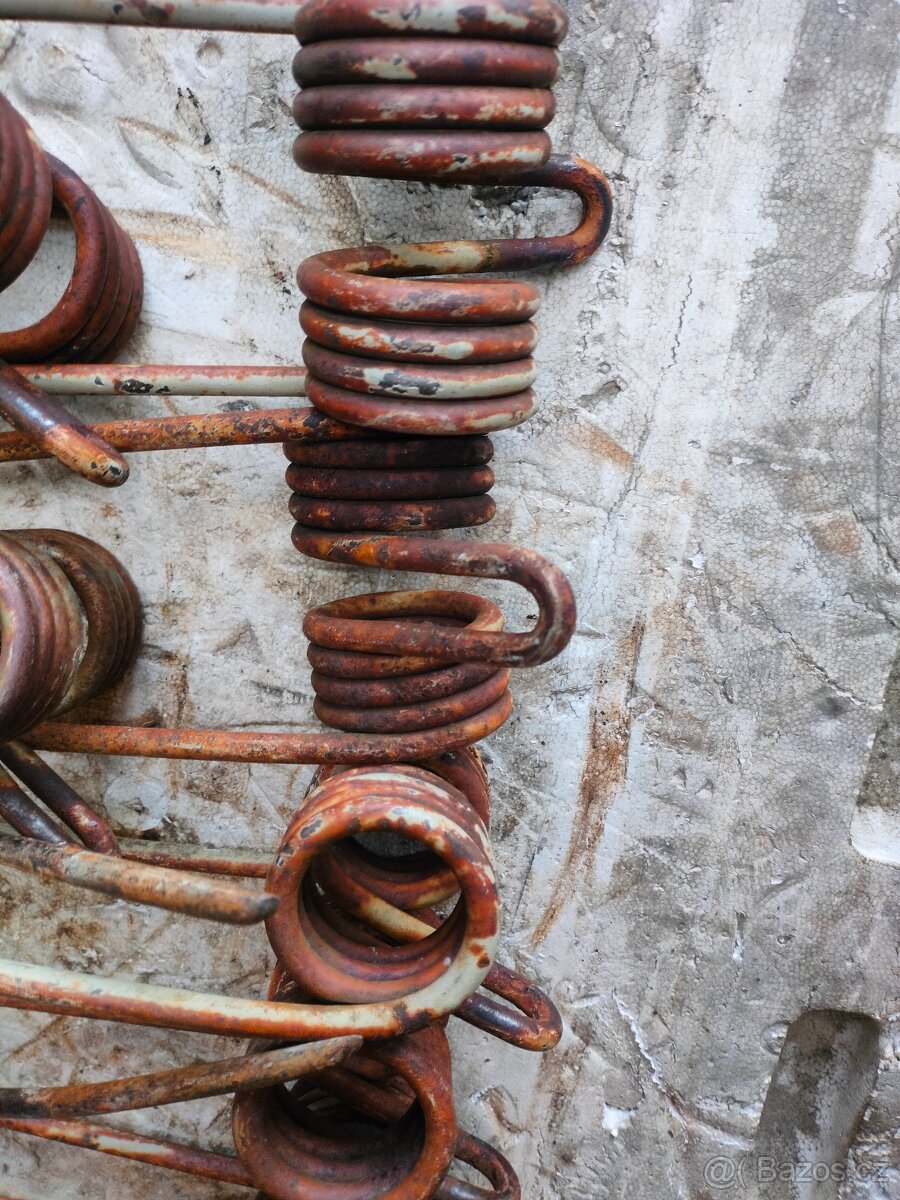 KUHN 280 SHRNOVAČ -- ruzné díly - 17